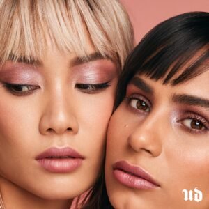 Urban Decay Naked 3 Eyeshadow Palette With Doubled Ended Shadow & Blending Brush