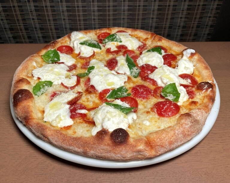 Italiano Ristorante Mozzarella Tomato Pizza 768x614