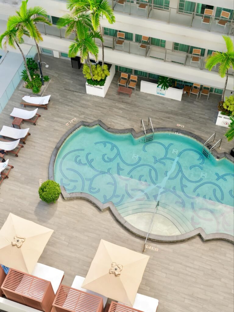 Hotel Victor South Beach Swimming Pool 768x1023