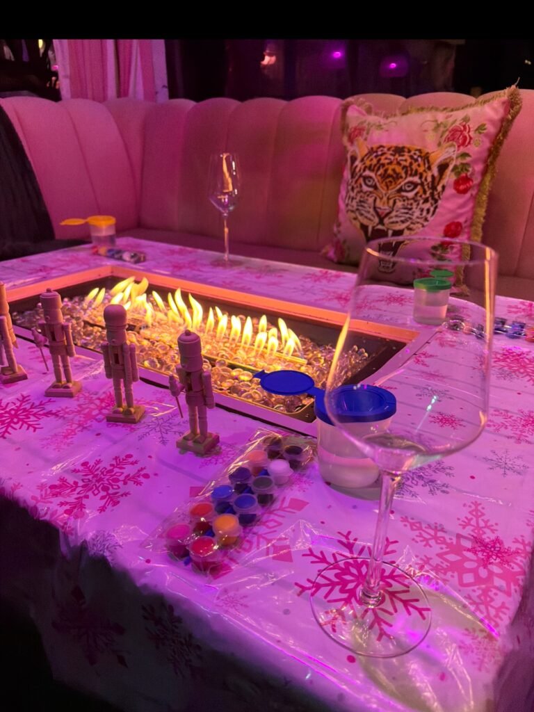 Nigels Waterfront Restaurant Booth Service 768x1024